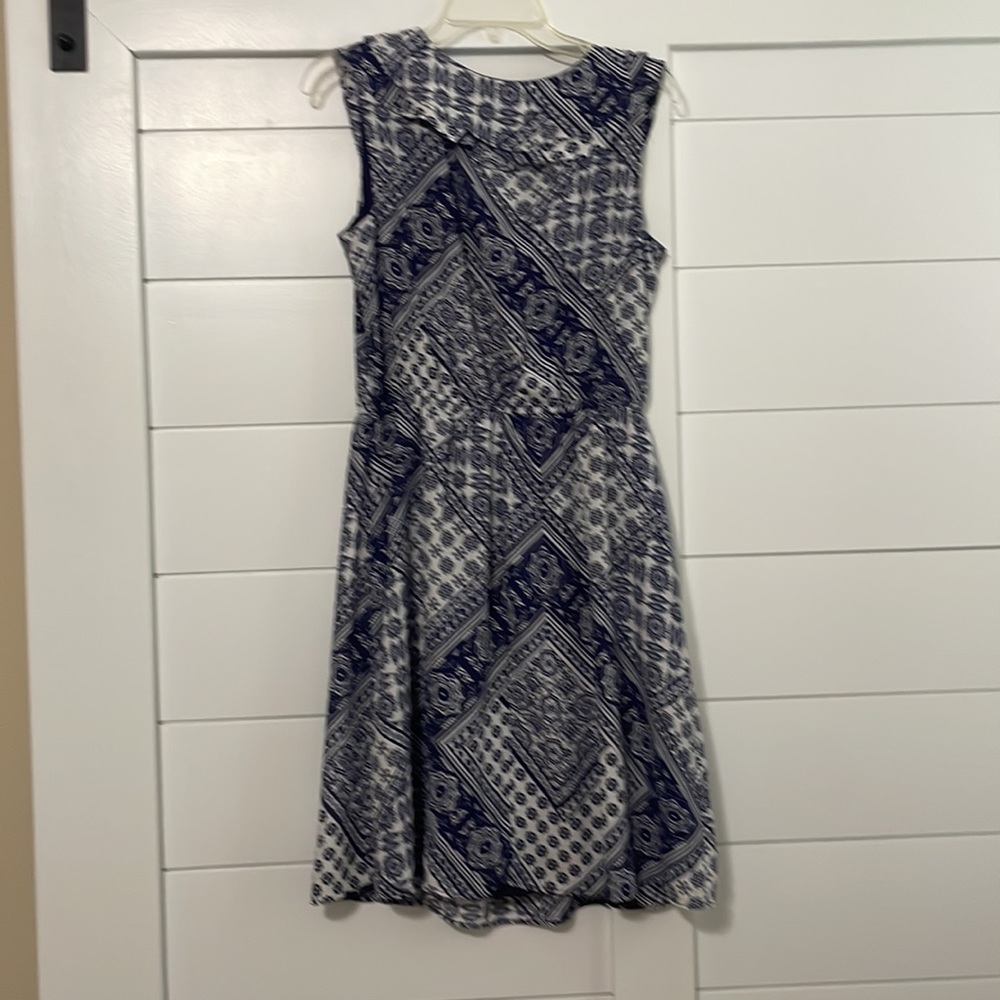 Dress - Picture 4 of 9